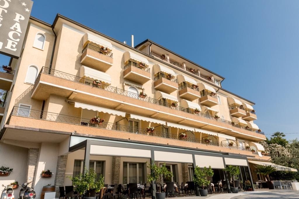 Hotel Pace Torri Del Benaco Exterior photo